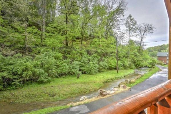 Smokey Max Cabin Pigeon Forge Exterior photo